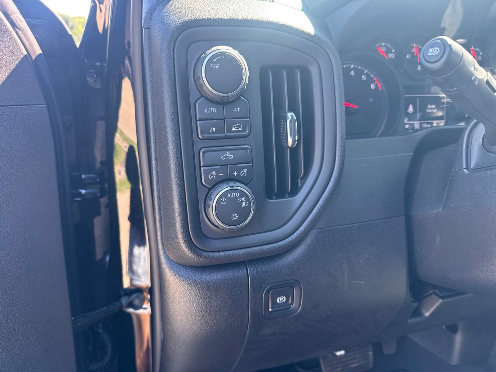 New 2026 Chevrolet Silverado 1500 Custom w/ Turbomax Blackout Package AWD/4WD image 19
