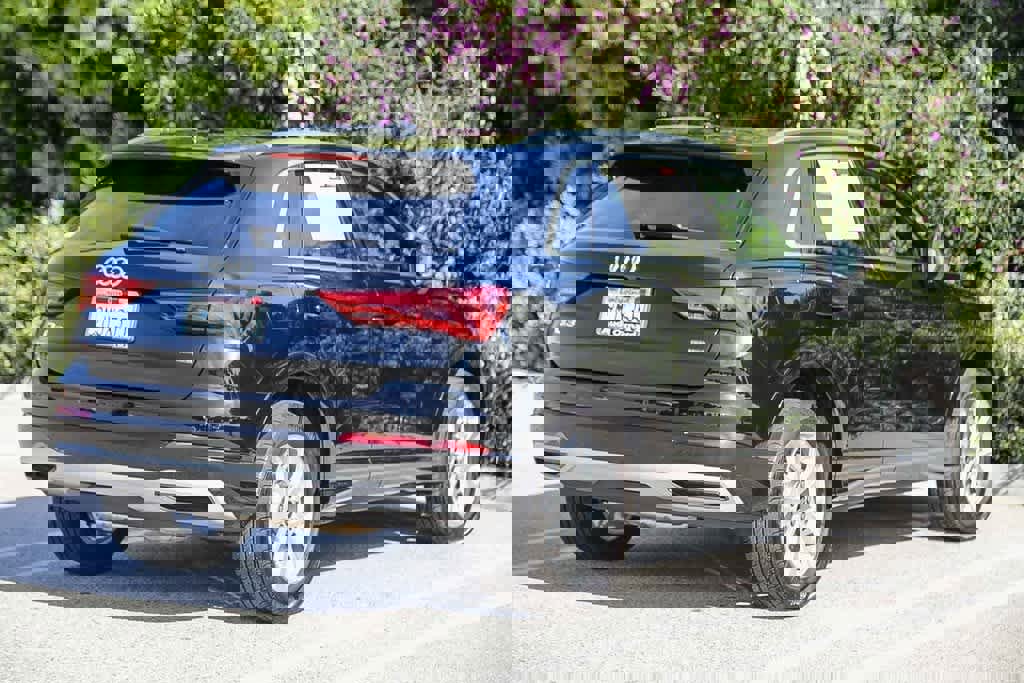 Used 2024 Audi Q3 2.0T Premium w/ Convenience Package image 4