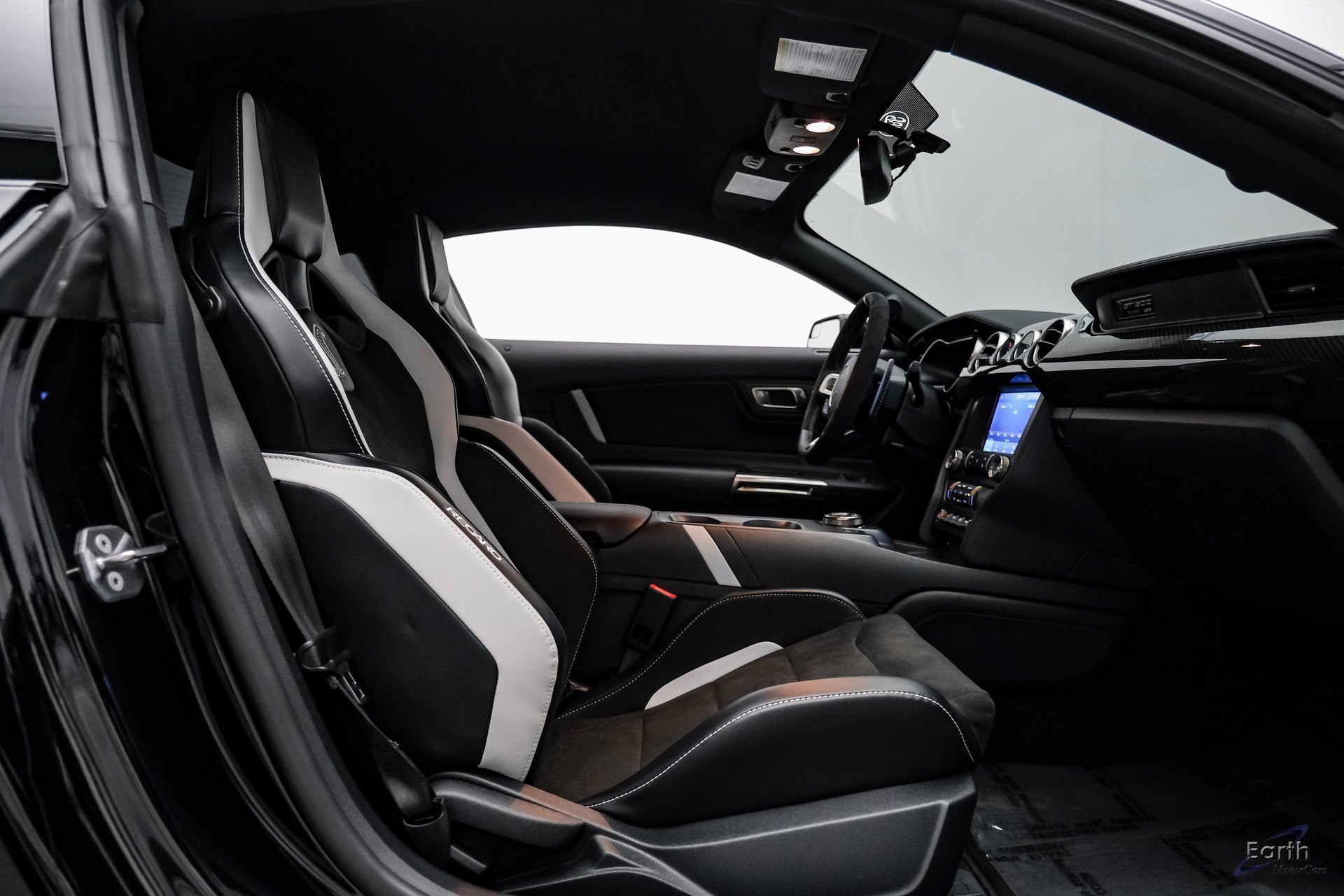 Used 2020 Ford Mustang Shelby GT500 w/ Carbon Fiber Track Pack image 42