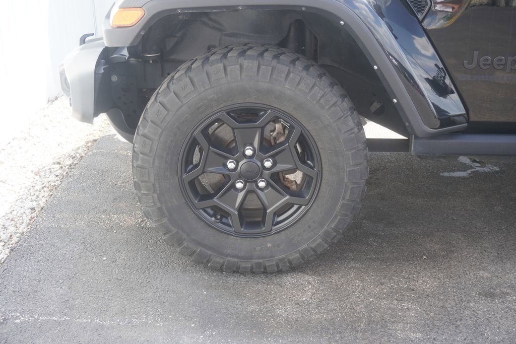 Used 2022 Jeep Gladiator Willys AWD/4WD image 6