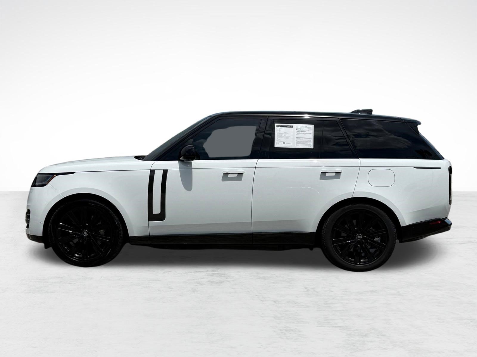 Used 2025 Land Rover Range Rover SE AWD/4WD image 2