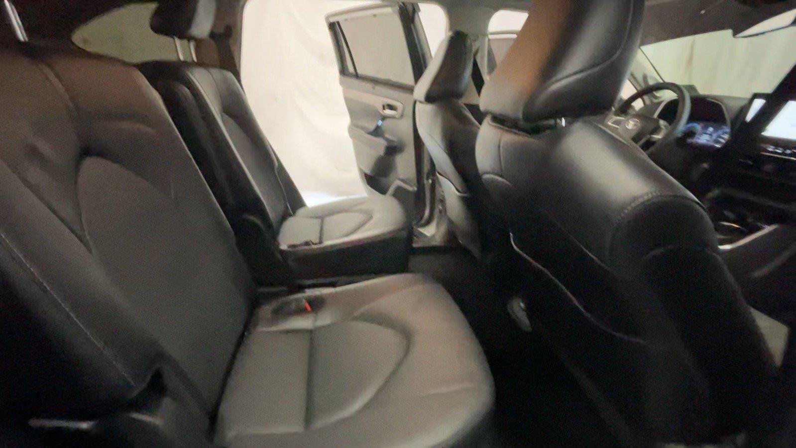Used 2024 Toyota Highlander Limited AWD/4WD image 22