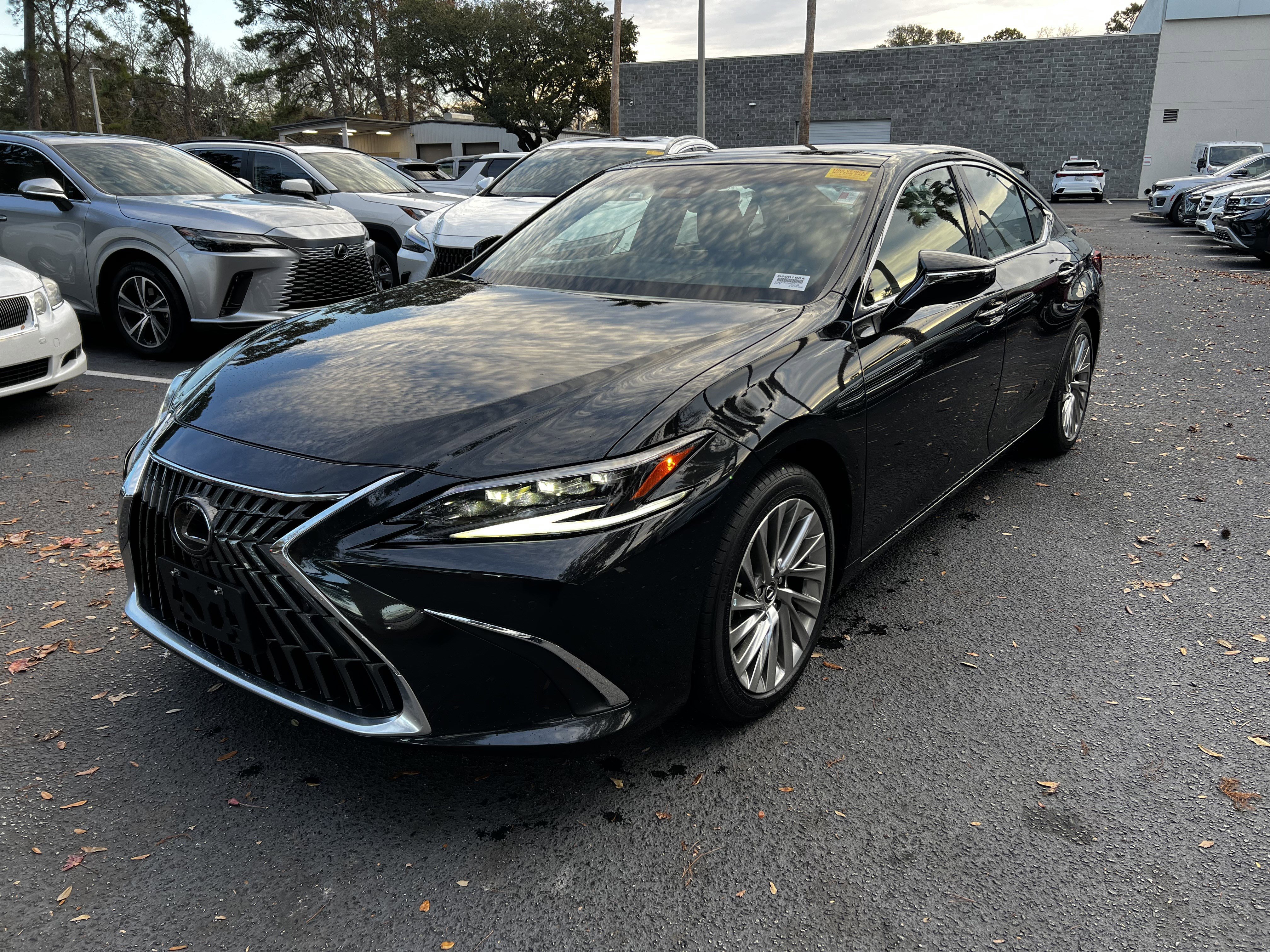 Used 2023 Lexus ES 350 Ultra Luxury image 5