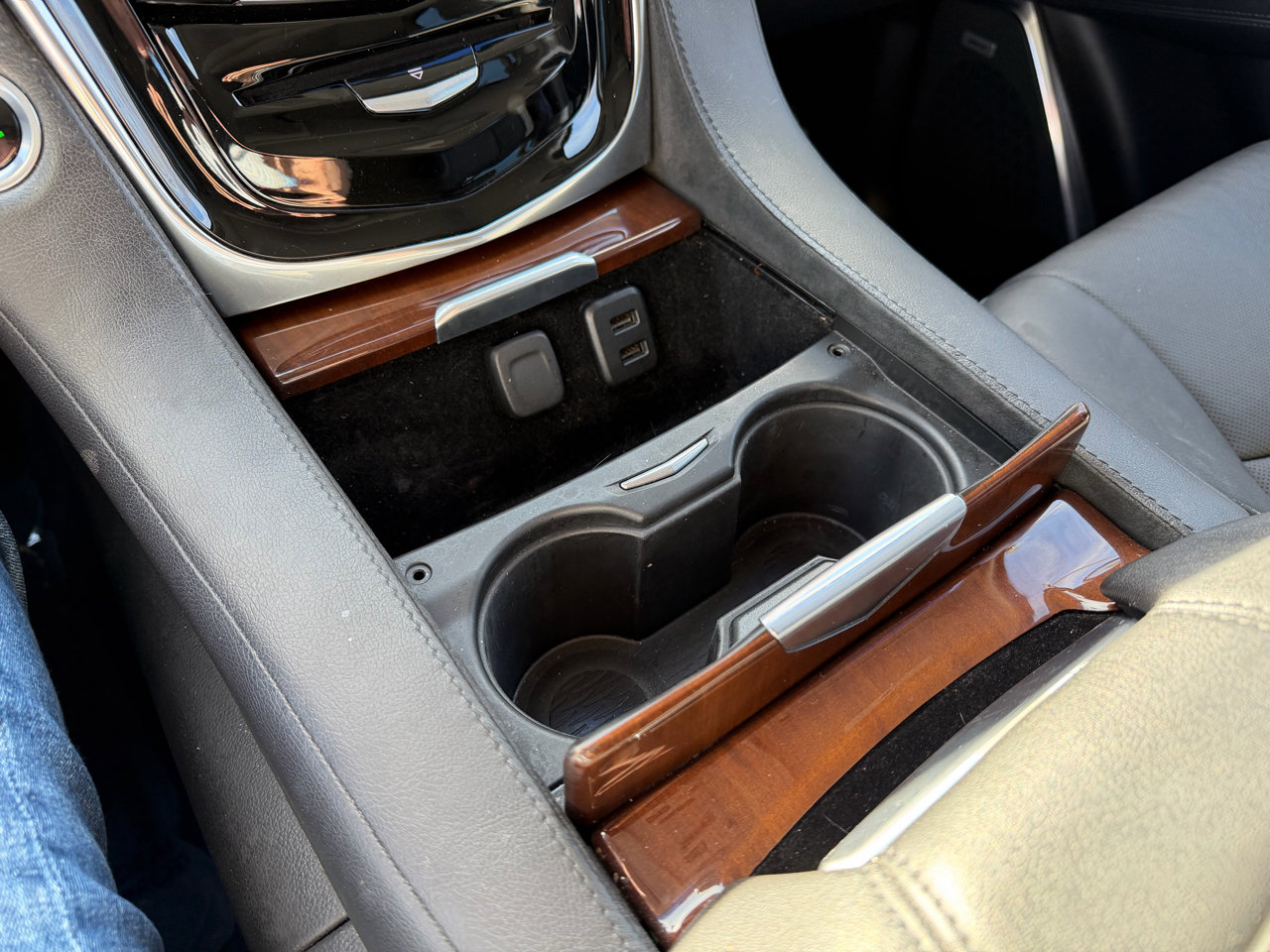 Used 2016 Cadillac Escalade ESV Premium image 32