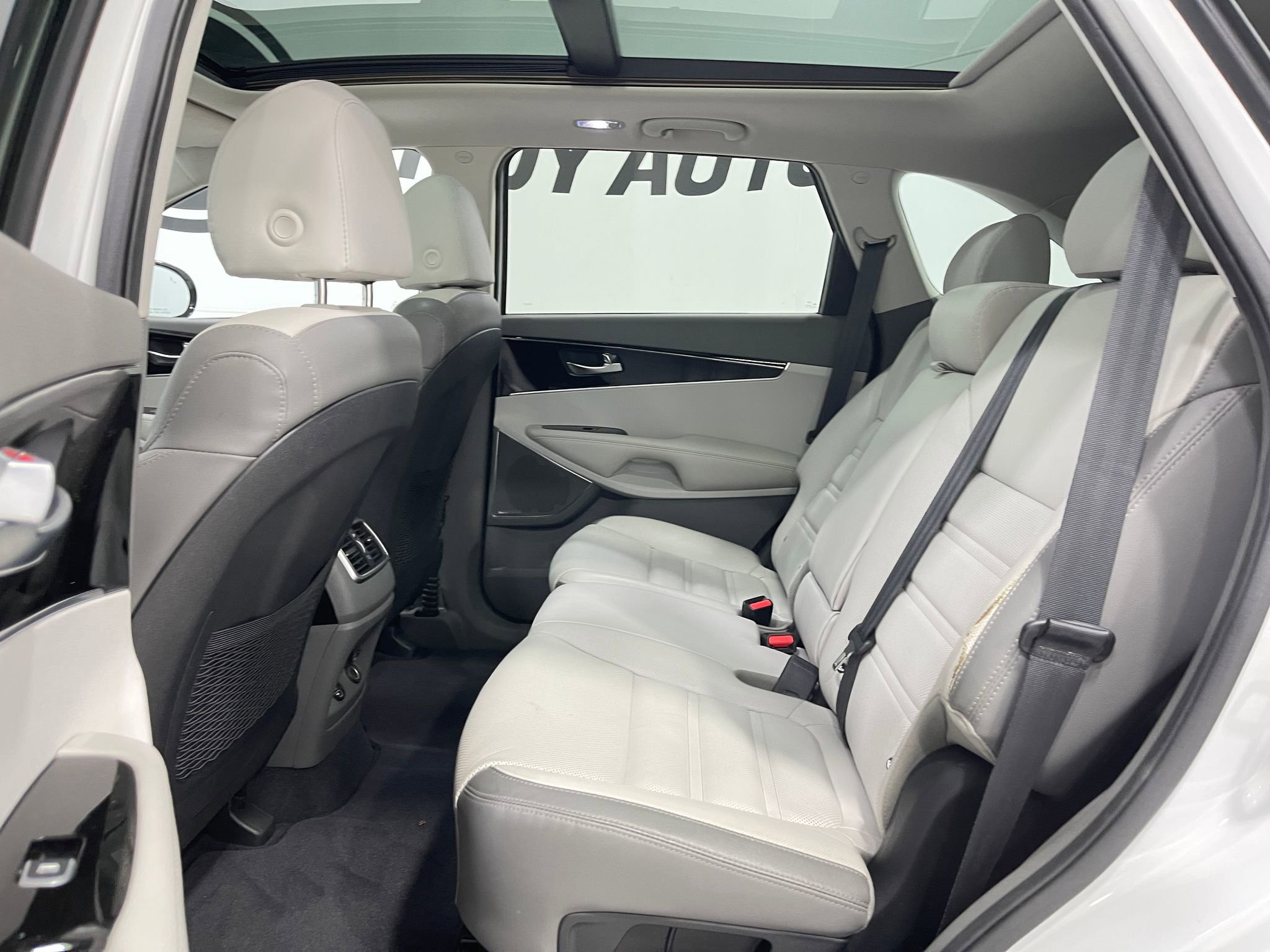 Used 2020 Kia Sorento SX image 29