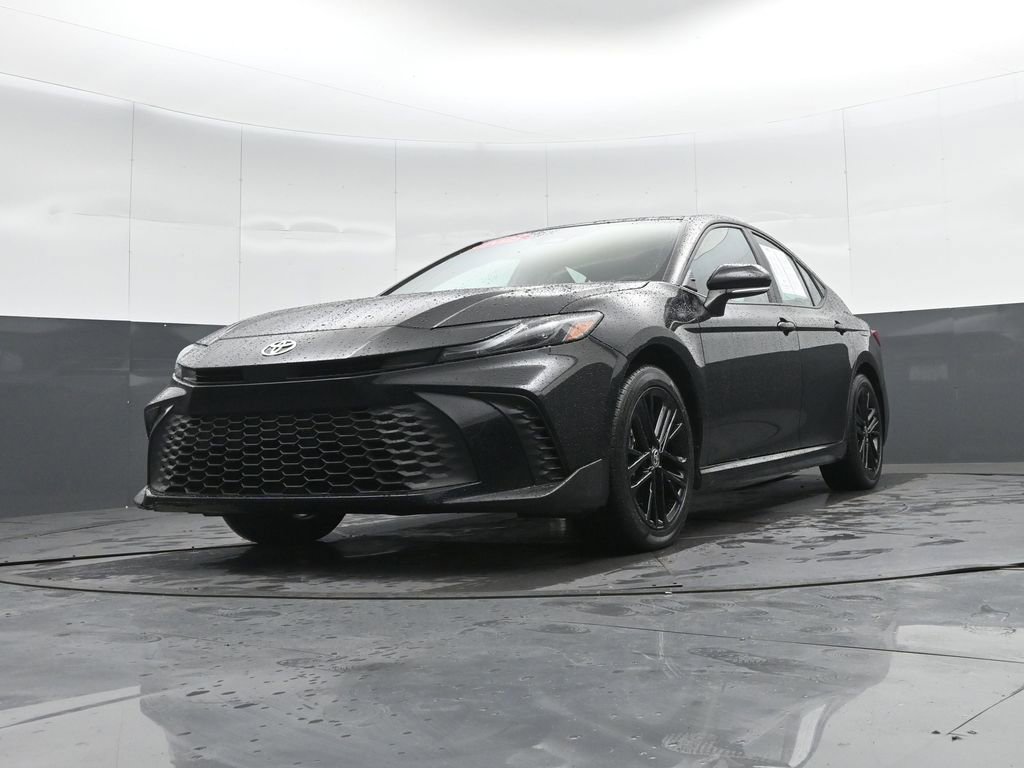 Used 2025 Toyota Camry SE image 36
