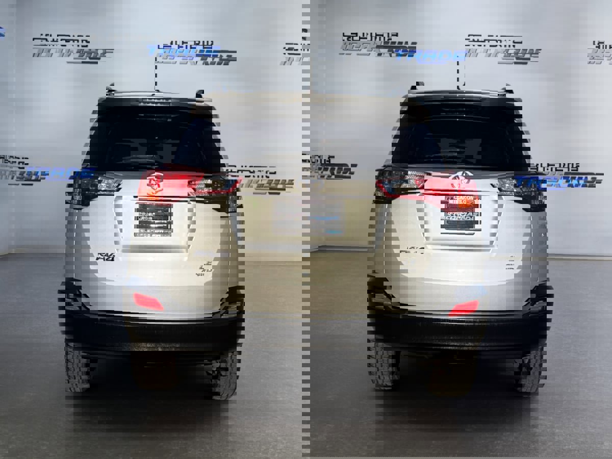 Used 2015 Toyota RAV4 LE image 6