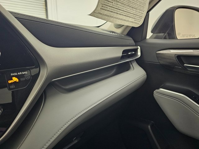 Used 2024 Toyota Highlander Limited image 22