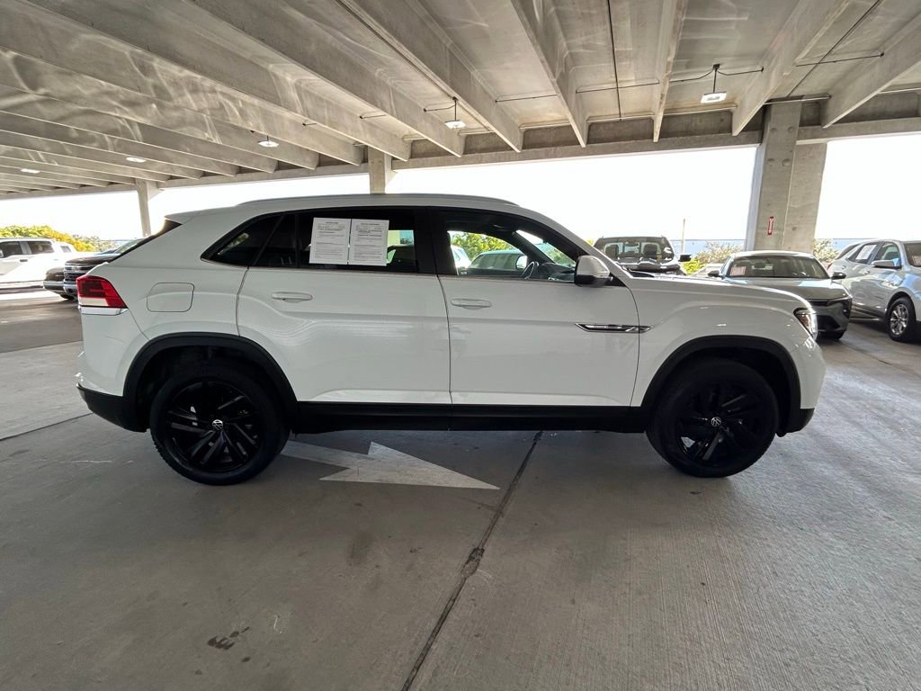 Used 2022 Volkswagen Atlas Cross Sport SE w/ Black Wheel Package image 4