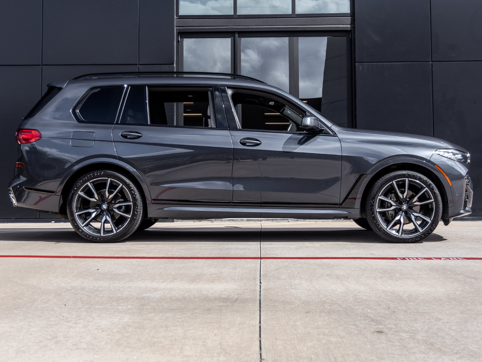 Used 2020 BMW X7 xDrive40i w/ M Sport Package AWD/4WD image 10
