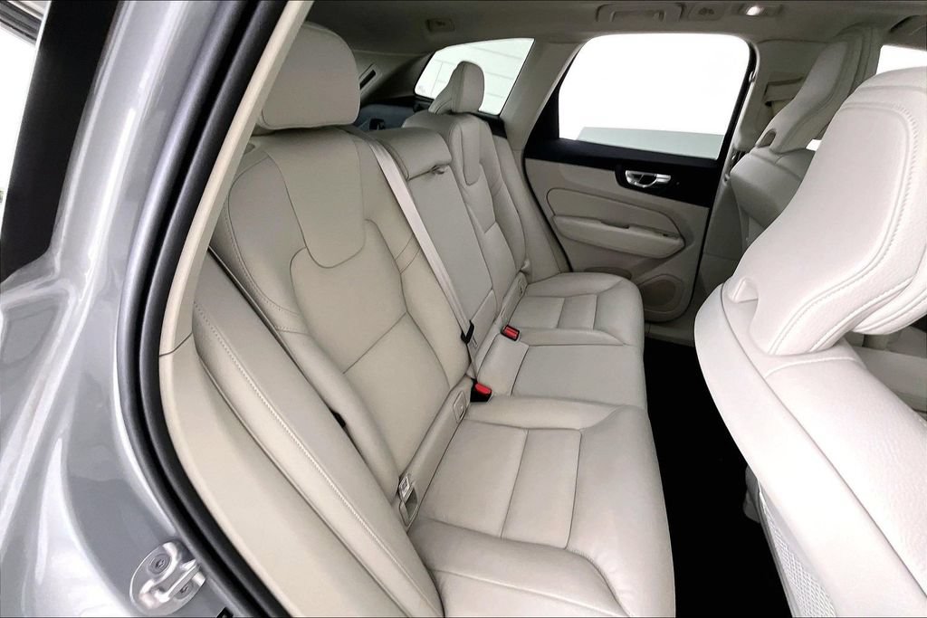 Used 2024 Volvo XC60 B5 Plus w/ Protection Package Premier AWD/4WD image 36