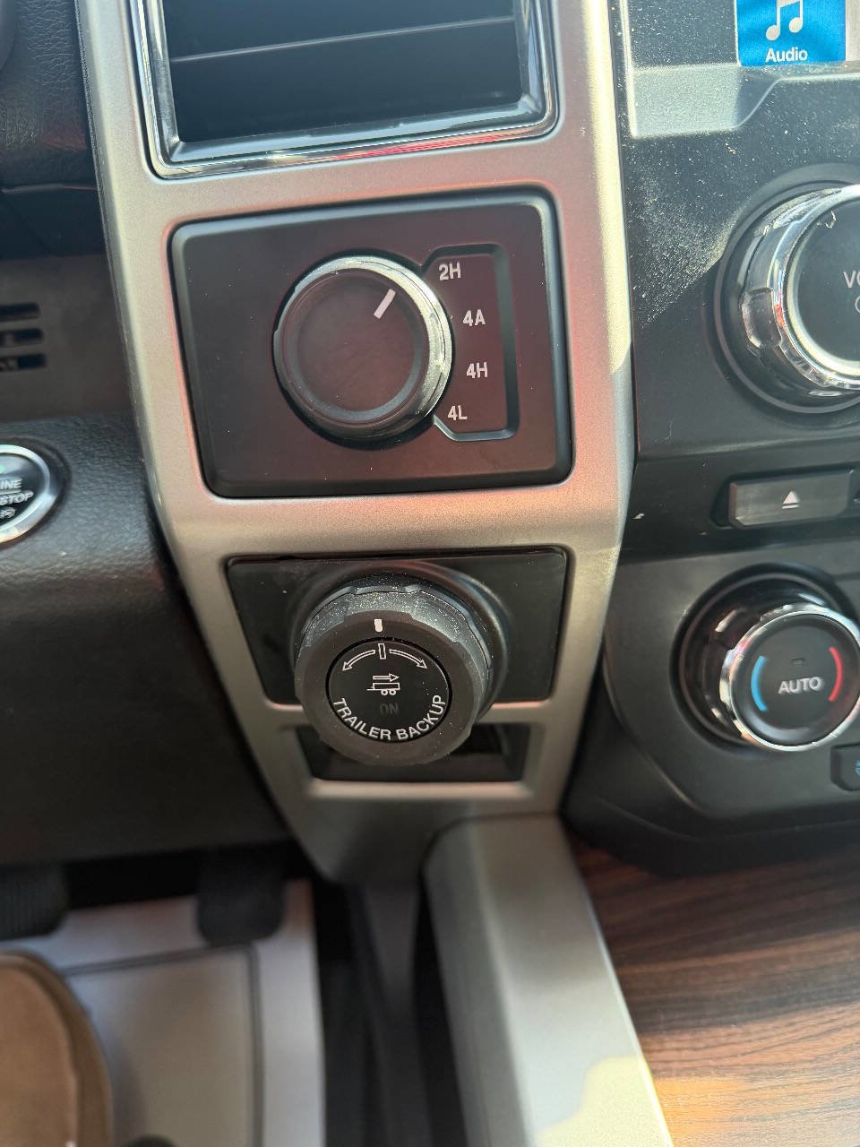 Used 2017 Ford F150 Lariat image 29