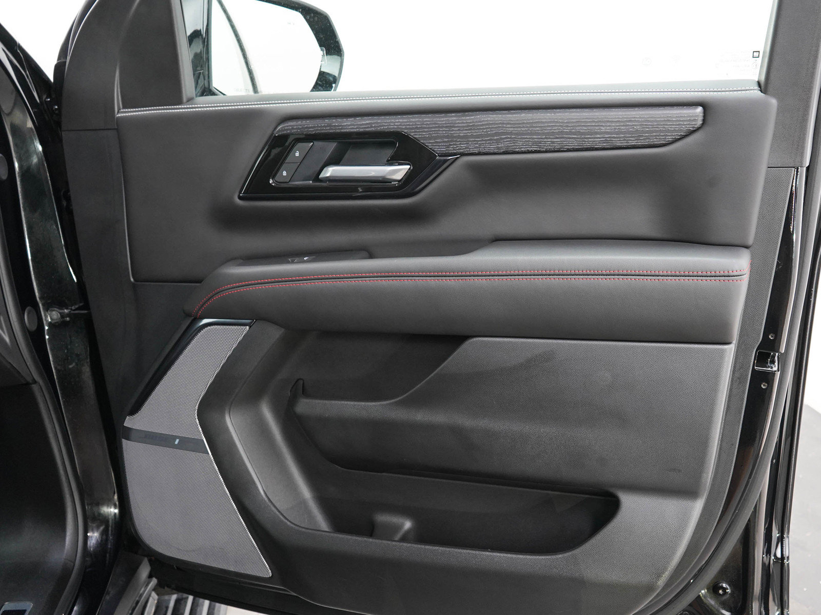 Used 2025 GMC Yukon AT4 Ultimate AWD/4WD image 12