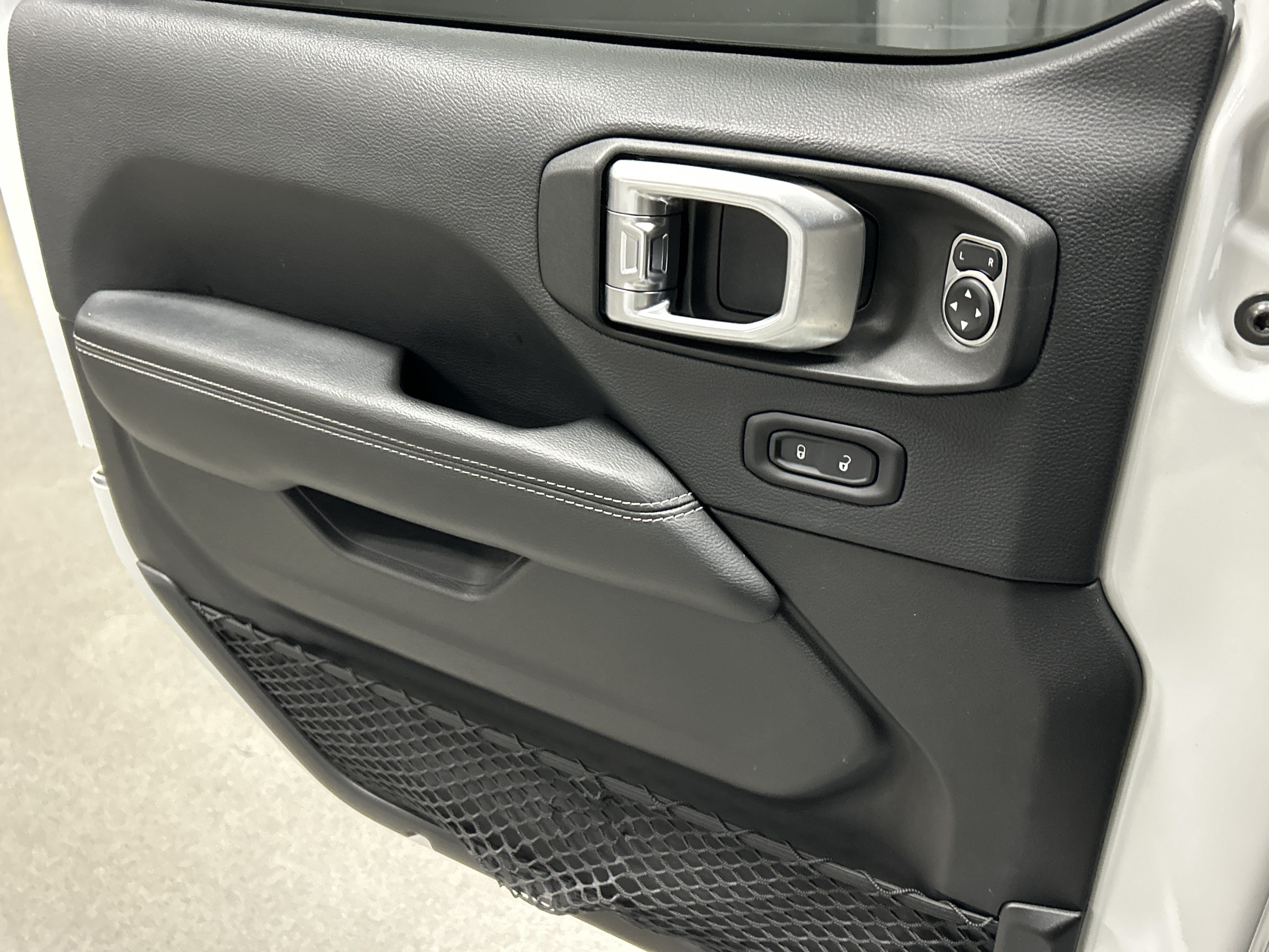 Used 2018 Jeep Wrangler Unlimited Rubicon AWD/4WD image 14