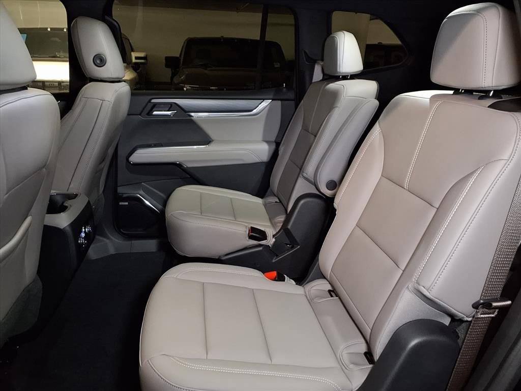 New 2025 GMC Acadia Elevation w/ Elevation Premium Package FWD image 12