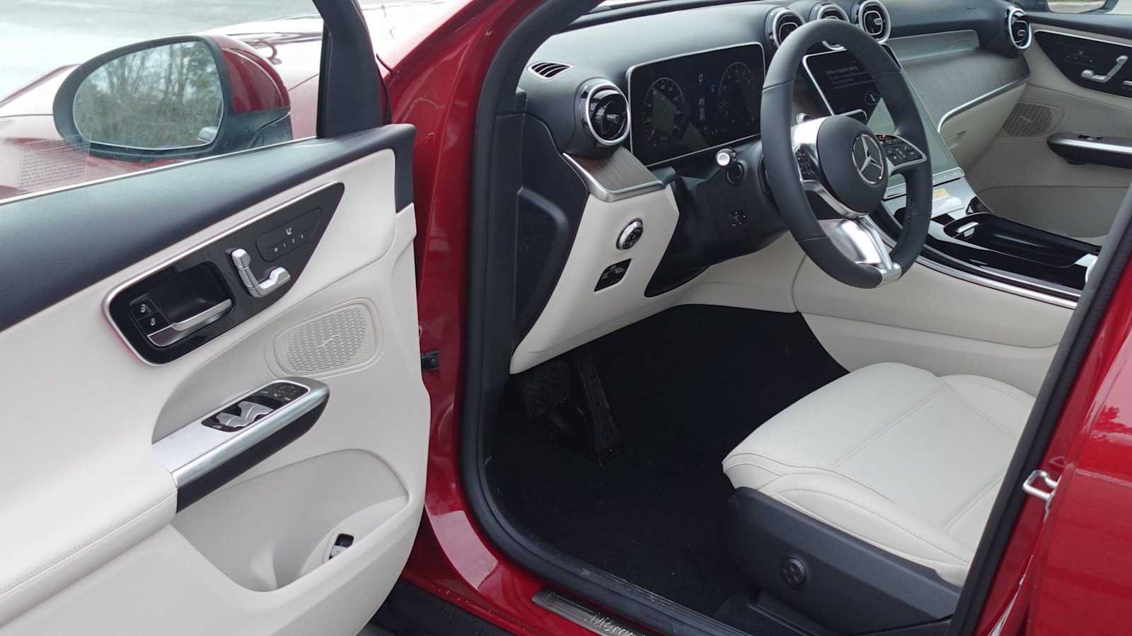 Used 2026 Mercedes-Benz GLC 300 4MATIC image 24