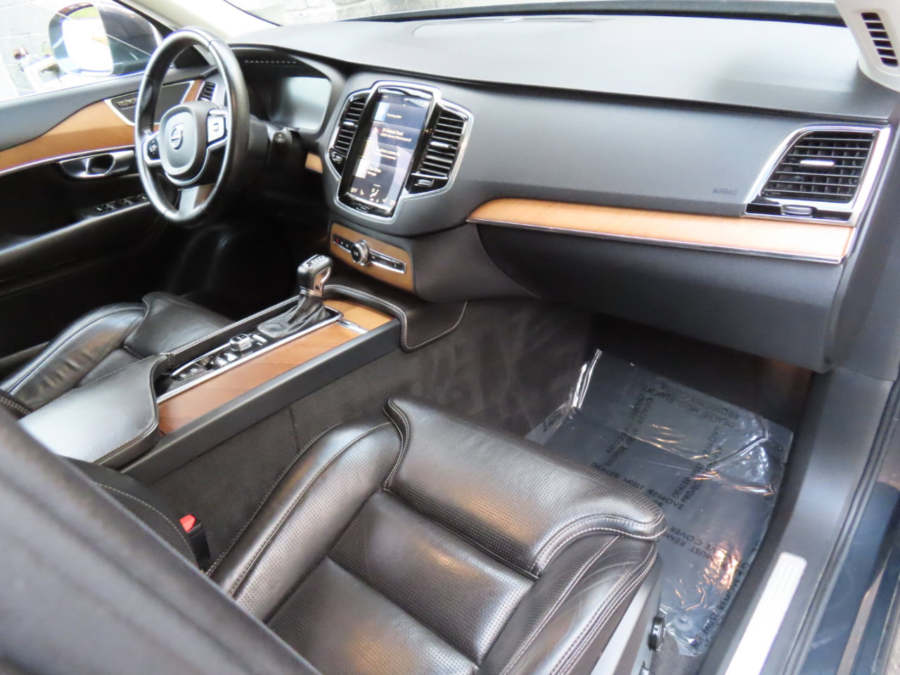 Used 2017 Volvo XC90 T6 Inscription w/ Vision Package image 23