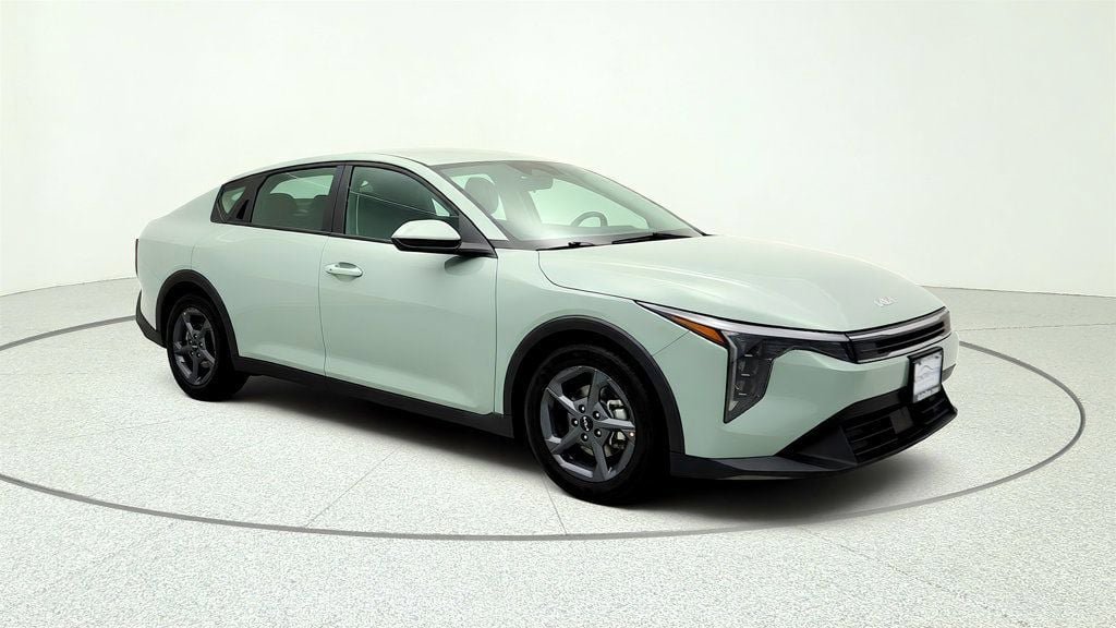 Used 2025 Kia K4 FWD image 3