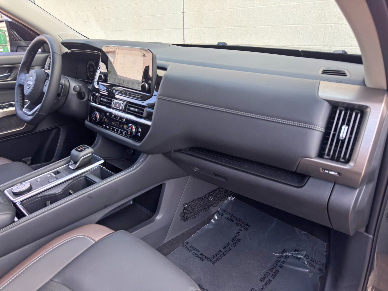 Used 2025 Nissan Pathfinder Platinum AWD/4WD image 15
