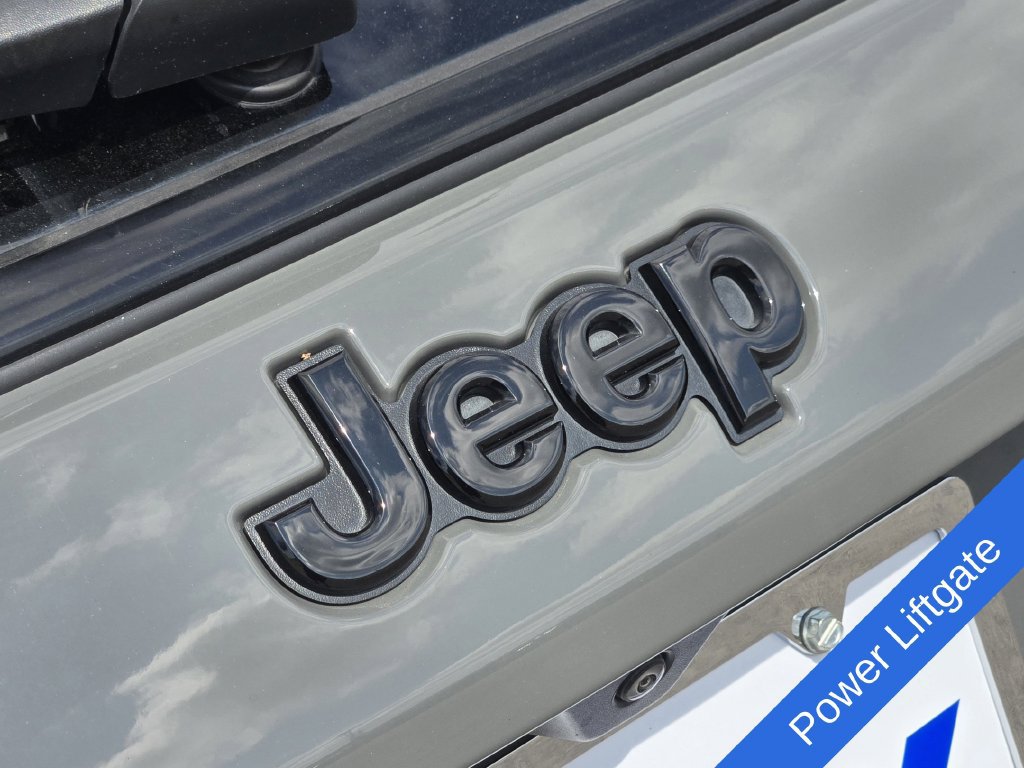 Used 2024 Jeep Compass Latitude w/ Altitude Special Edition AWD/4WD image 12