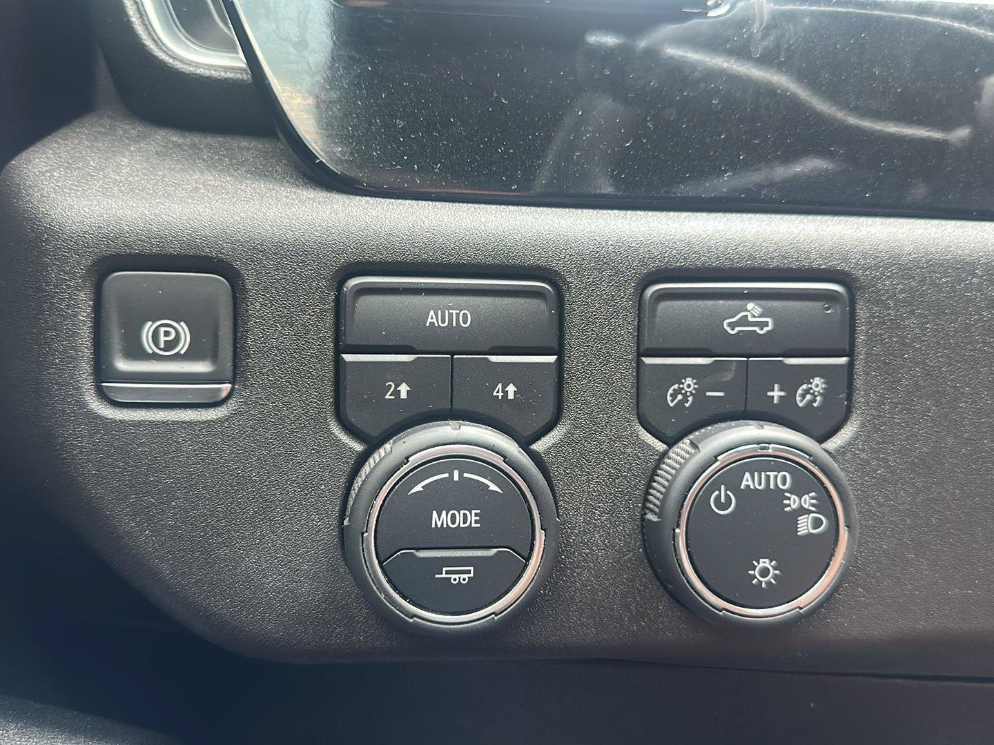 Used 2025 Chevrolet Silverado 1500 LT AWD/4WD image 22