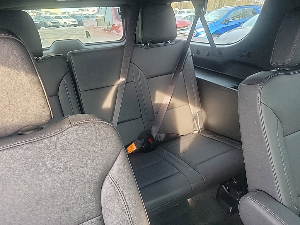 Used 2024 Chevrolet Suburban Z71 w/ Luxury Package image 33