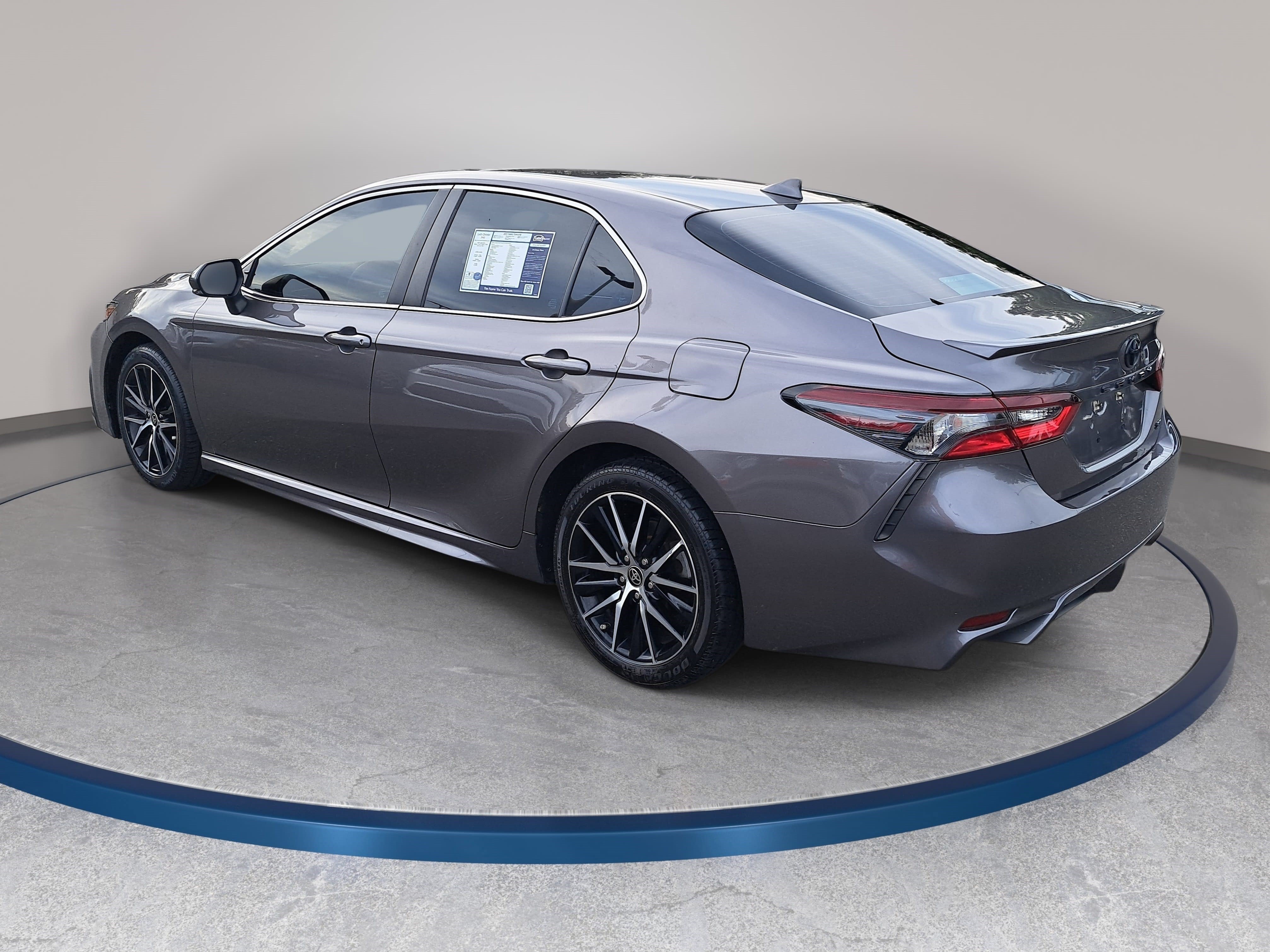 Used 2022 Toyota Camry SE FWD image 7