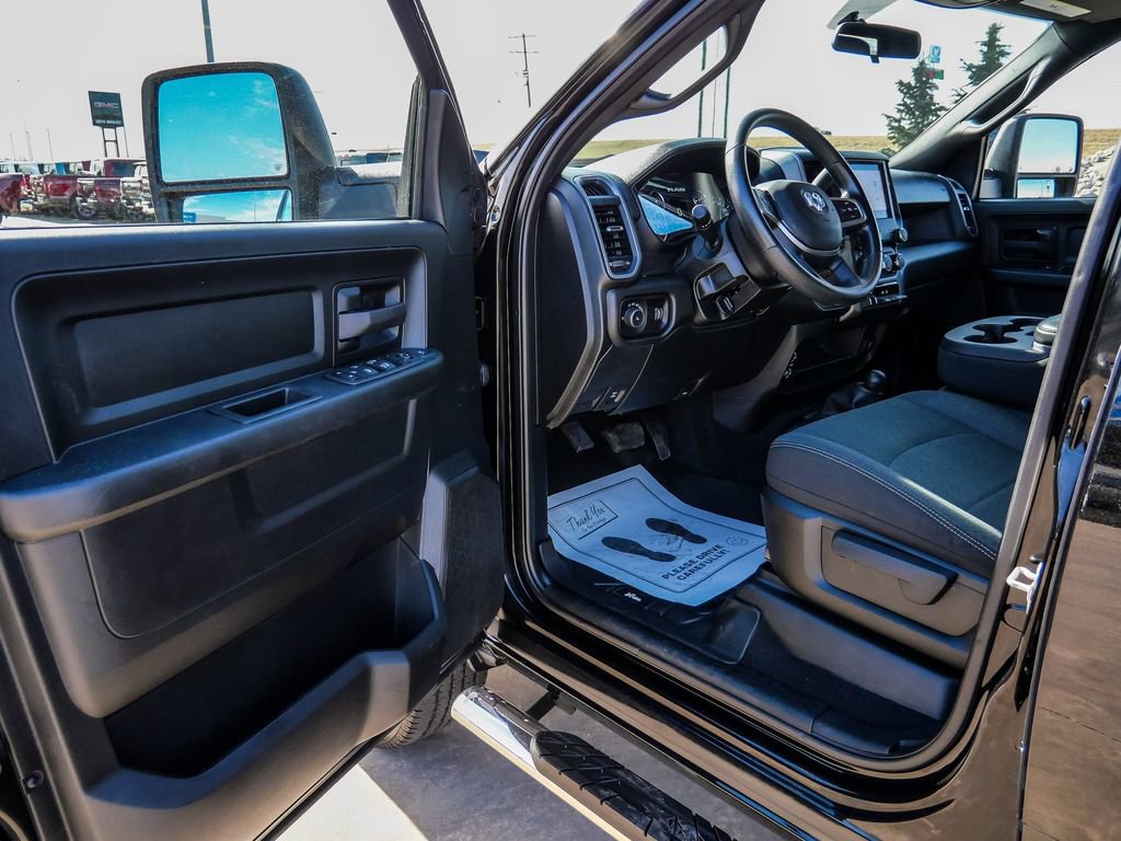 Used 2024 RAM 2500 Tradesman w/ Chrome Appearance Group image 27