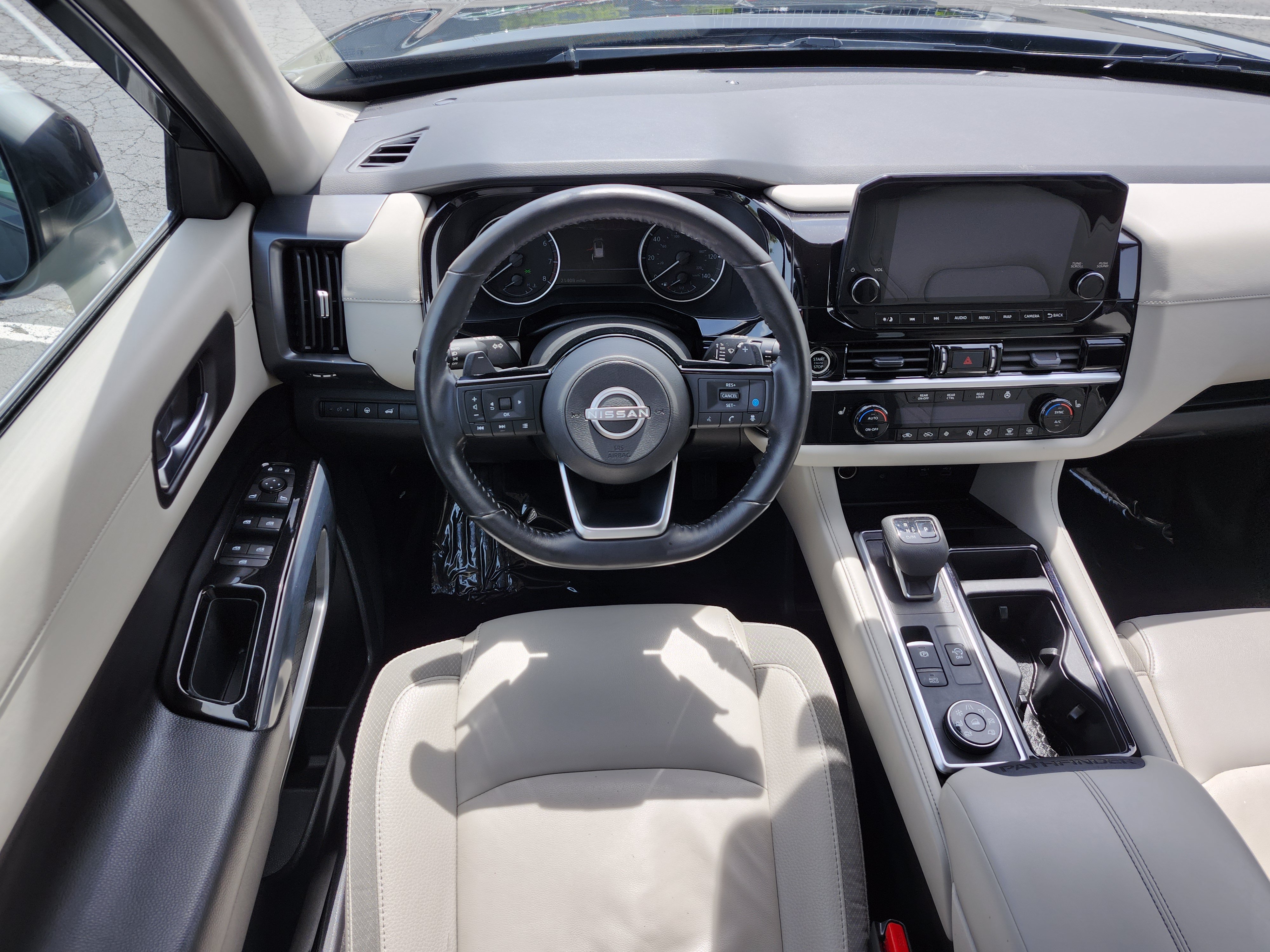 Used 2023 Nissan Pathfinder SL AWD/4WD image 29
