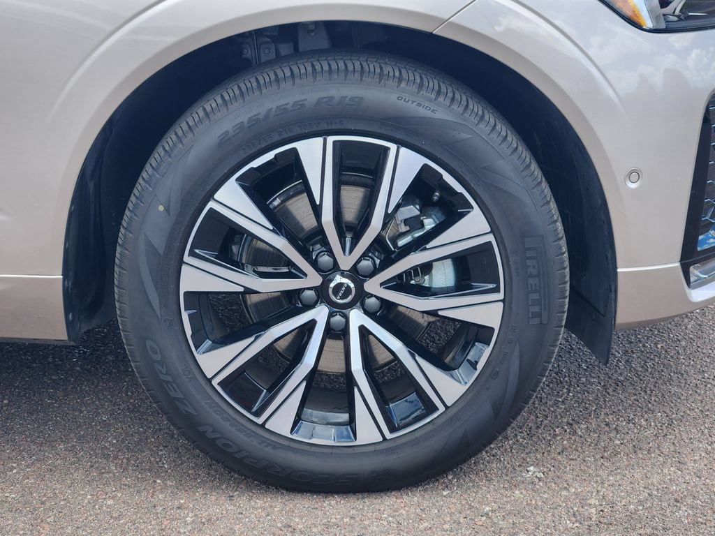 Used 2025 Volvo XC60 B5 Plus AWD/4WD image 30