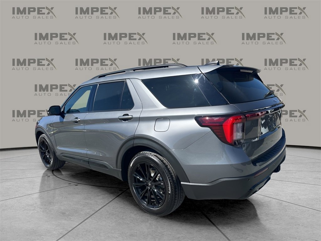 Used 2025 Ford Explorer ST-Line w/ Premium Package image 3