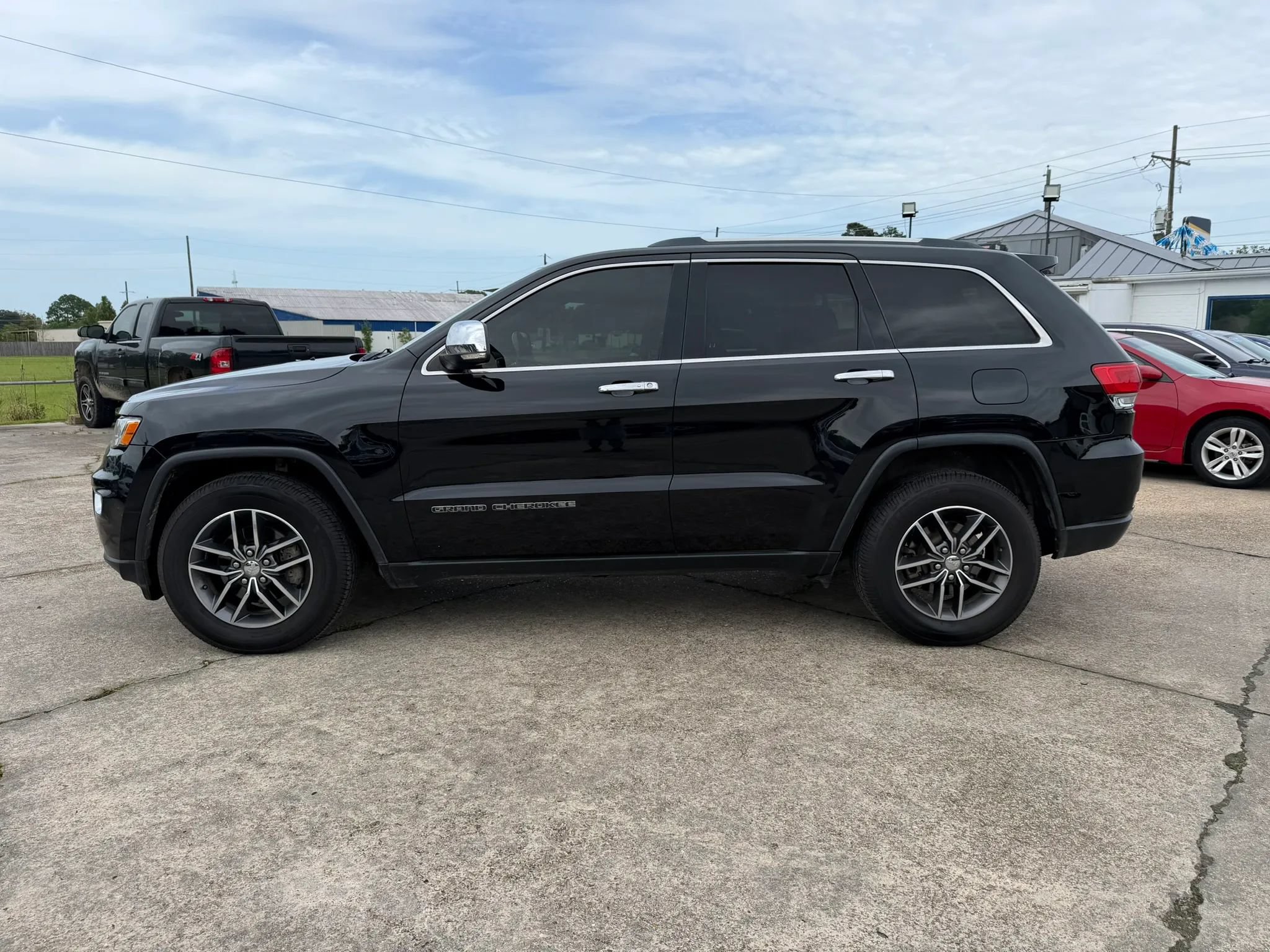Used 2017 Jeep Grand Cherokee Limited RWD image 2