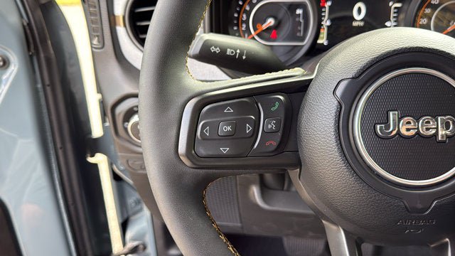 Certified 2025 Jeep Gladiator Sport AWD/4WD image 15
