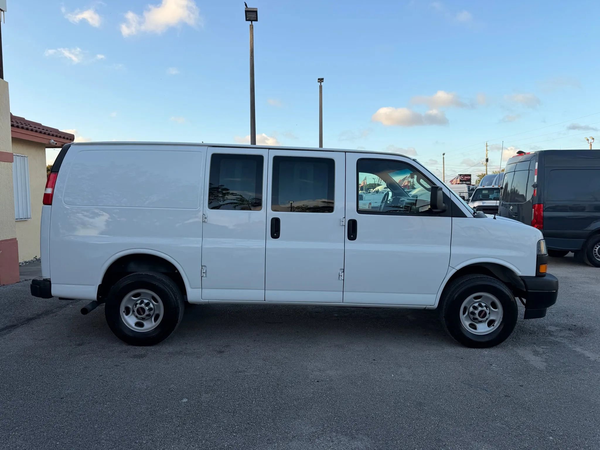Used 2023 GMC Savana 2500 w/ Driver Convenience Package image 8