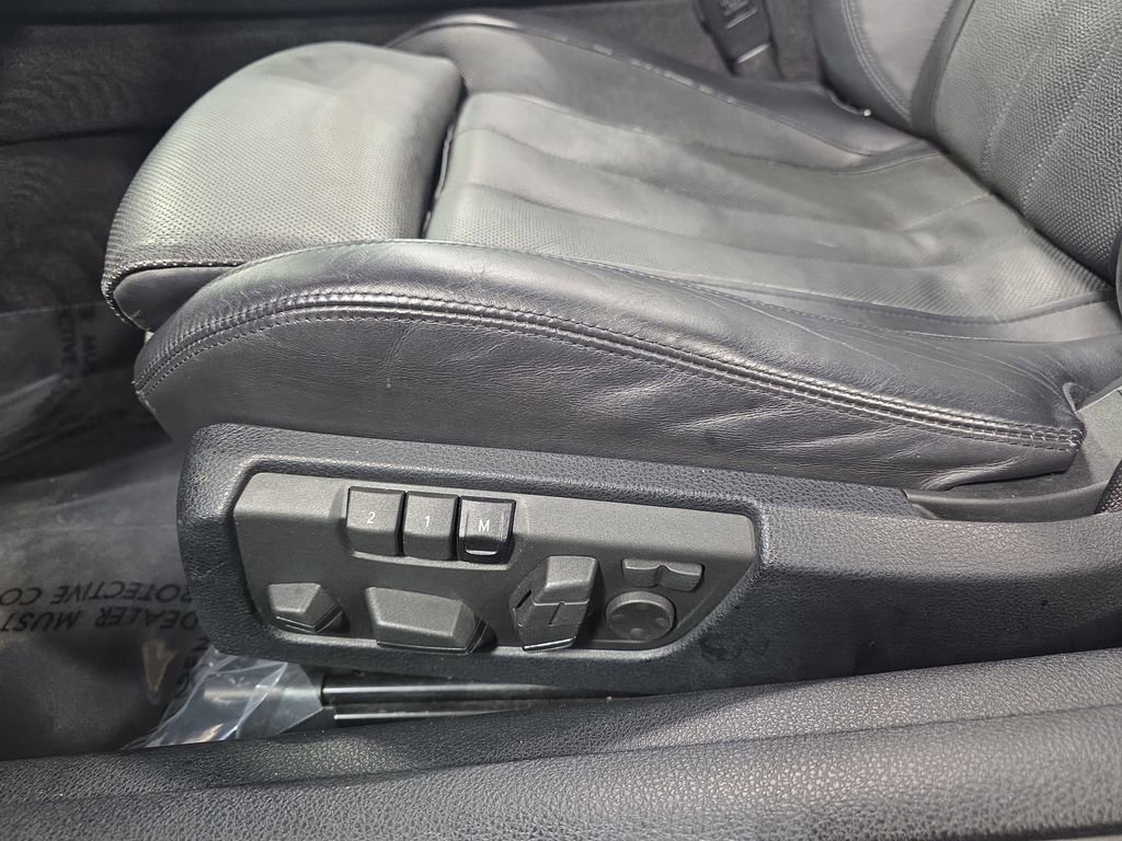 Used 2013 BMW 650i Convertible image 25