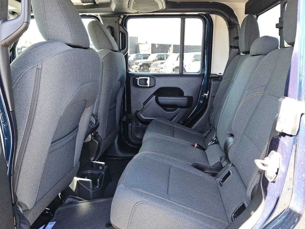 Used 2025 Jeep Gladiator Sport image 11