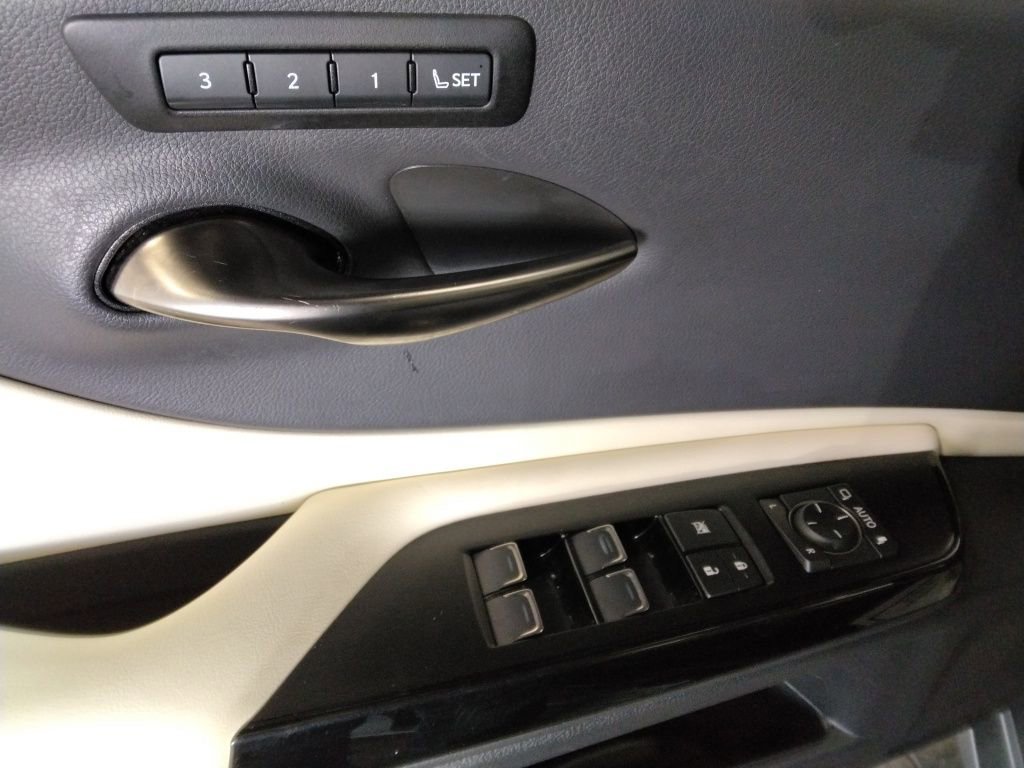 Used 2022 Lexus ES 350 w/ Premium Package image 31