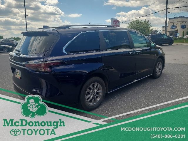 Certified 2025 Toyota Sienna XLE FWD image 6