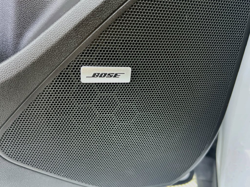 Used 2023 Chevrolet Bolt EUV Premier w/ Sun & Sound Package FWD image 19