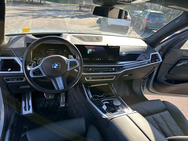 Used 2024 BMW X7 xDrive40i w/ M Sport Package image 23