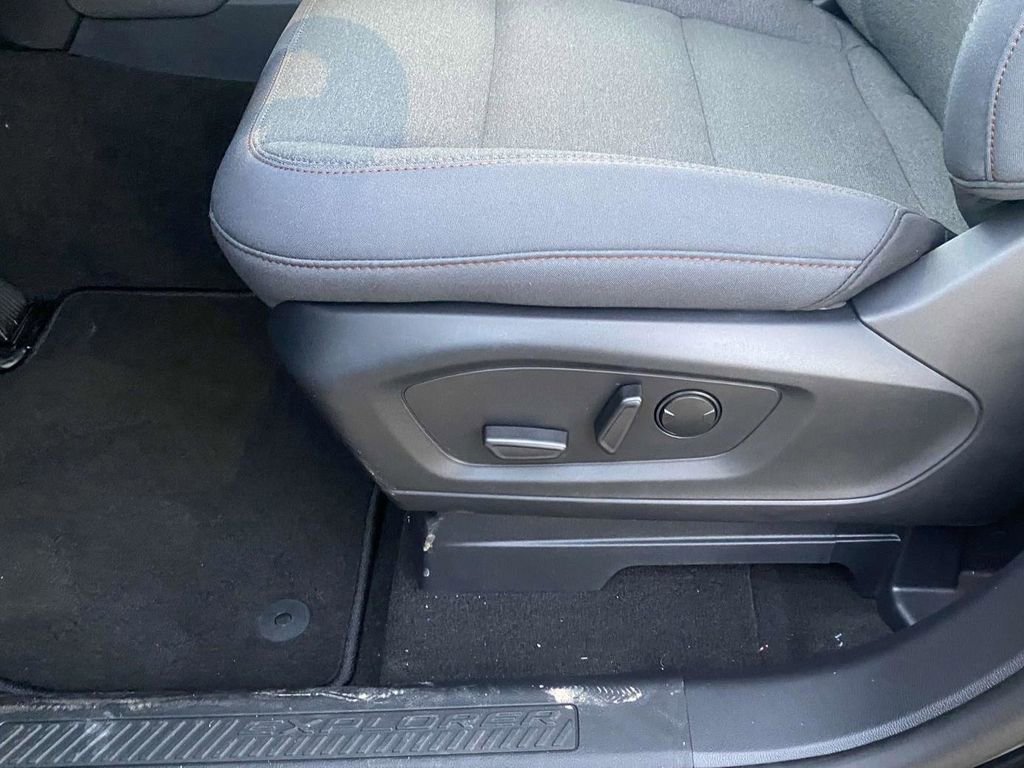 New 2025 Ford Explorer Active image 16