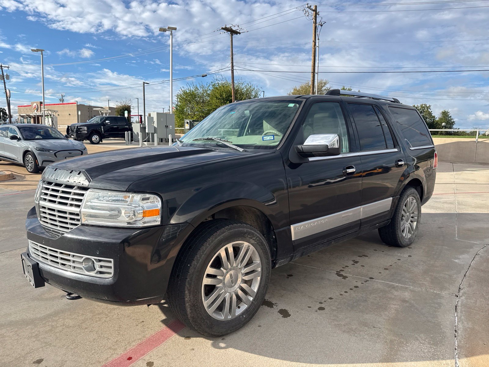 Used 2010 Lincoln Navigator 2WD image 7