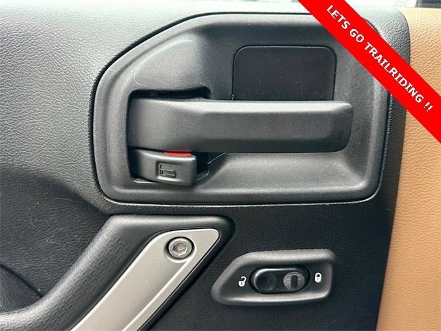 Used 2014 Jeep Wrangler Unlimited Sahara AWD/4WD image 17