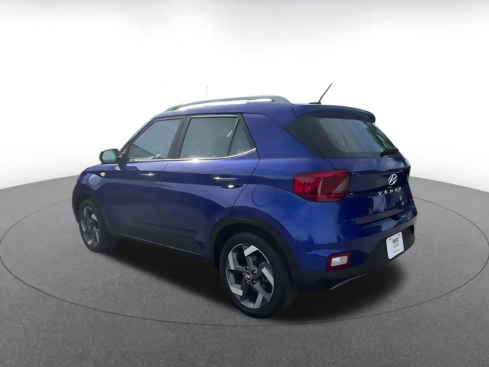 Used 2025 Hyundai Venue SEL FWD image 10