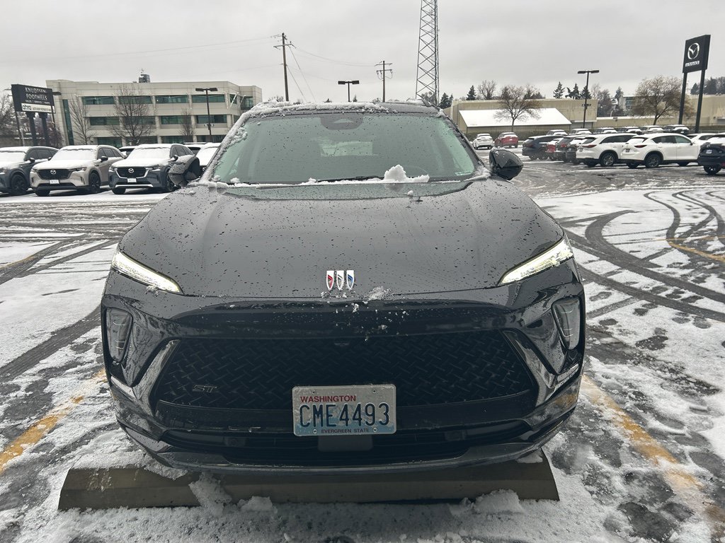 Used 2024 Buick Envision Sport Touring image 2