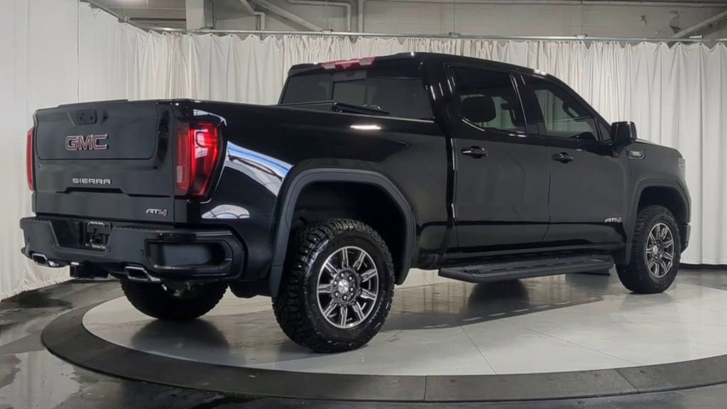 Used 2024 GMC Sierra 1500 AT4 w/ Technology Package AWD/4WD image 8