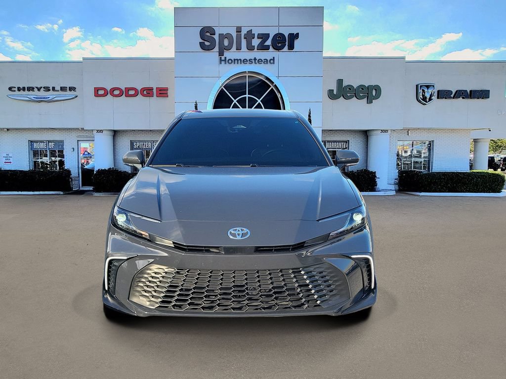 Used 2025 Toyota Camry SE w/ Convenience Package FWD image 2