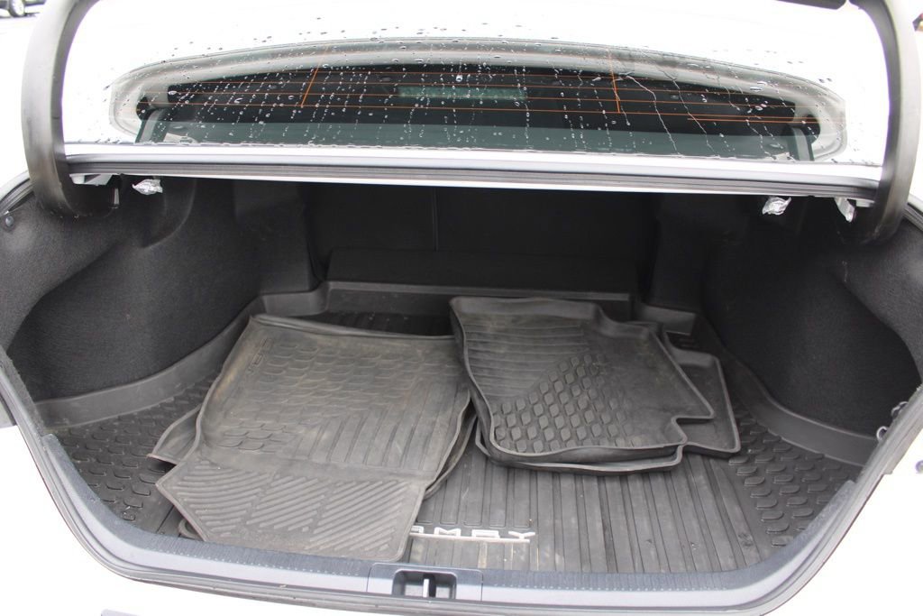 Used 2021 Toyota Camry SE w/ Blackout Package (TMS) image 10