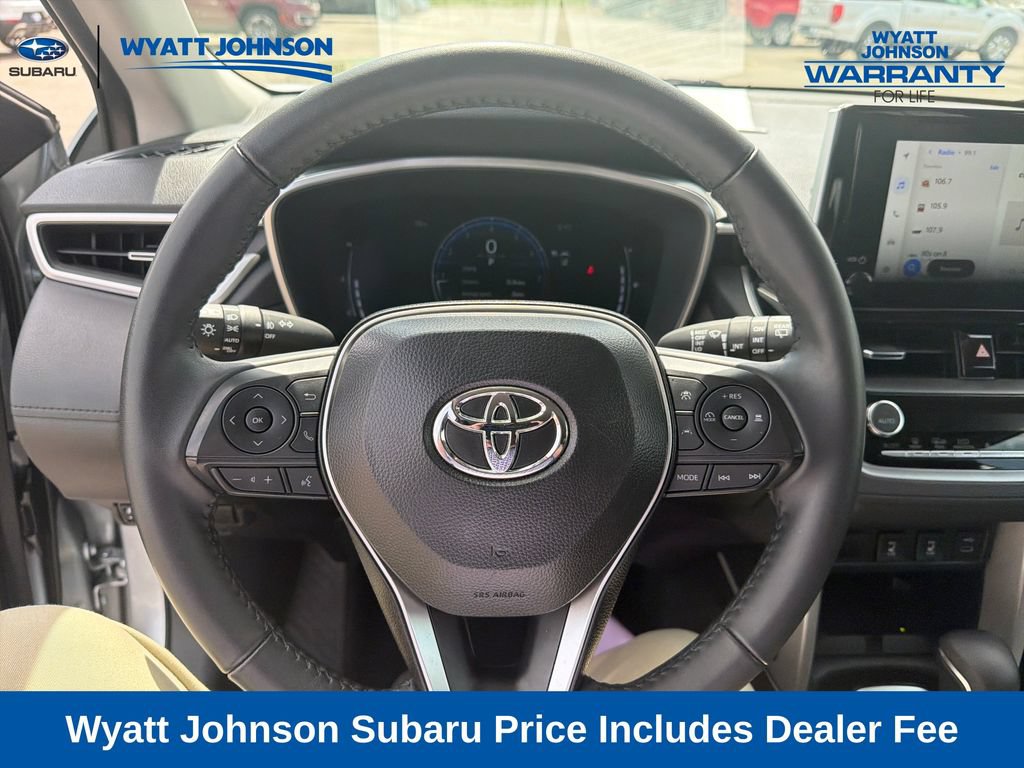 Used 2025 Toyota Corolla Cross XLE FWD image 18