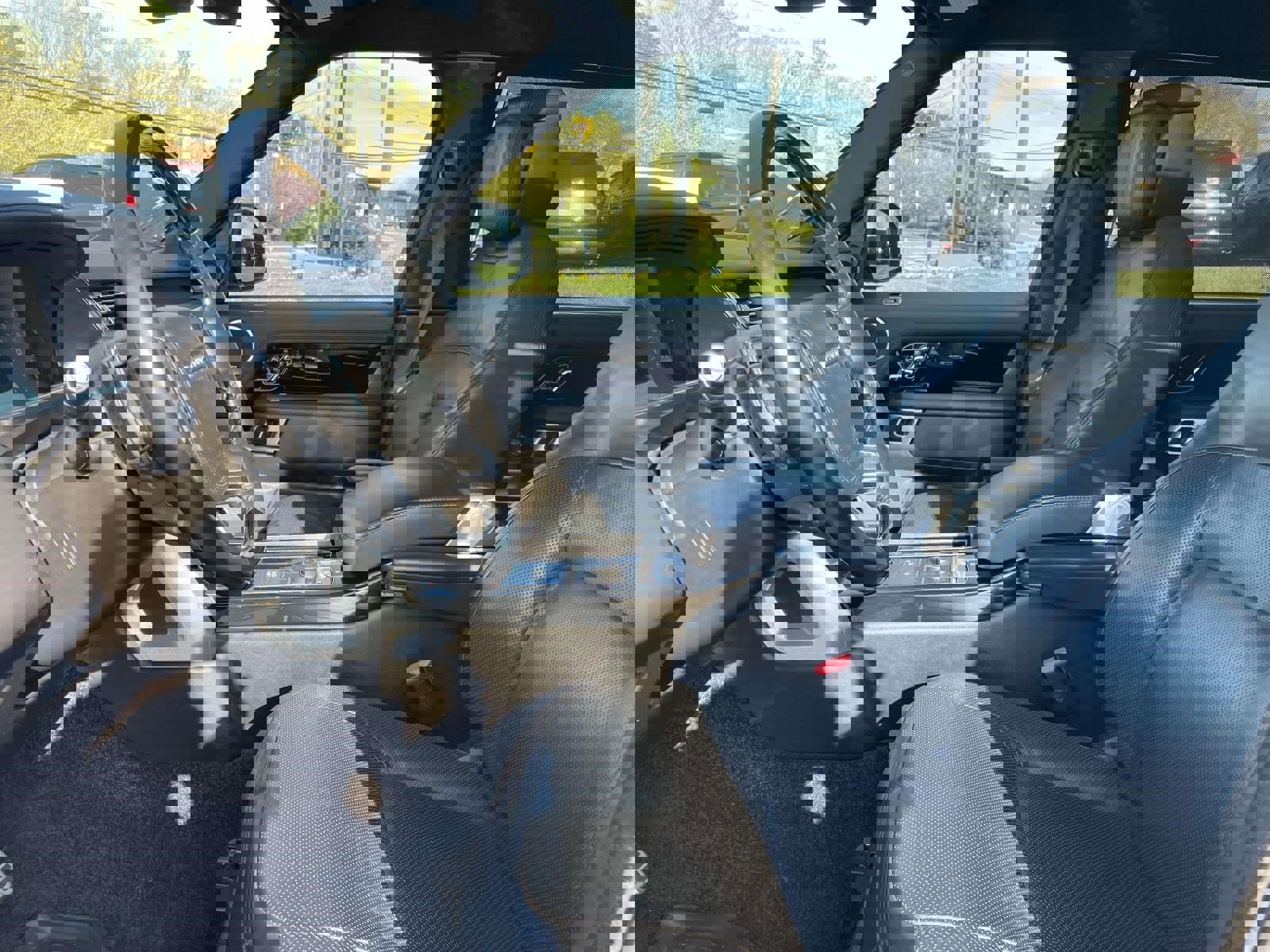 Used 2020 Land Rover Range Rover Long Wheelbase HSE image 16